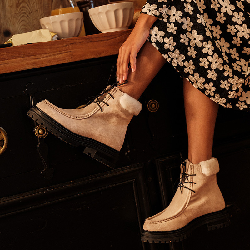 Beige rising derbies in velvet leather