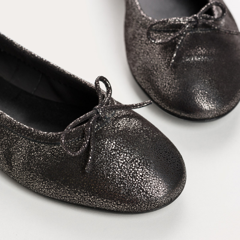 Flat ballerinas with metallic leather knot with rounded butt