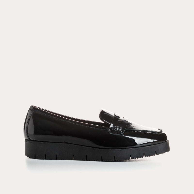Varnished leather compensated loafers