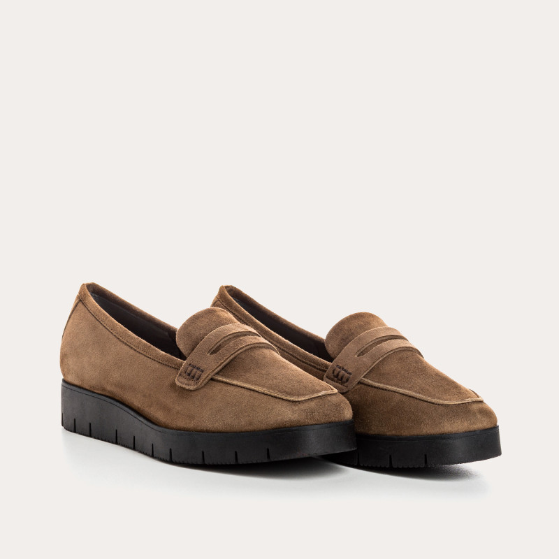 Velvet leather compensated loafers