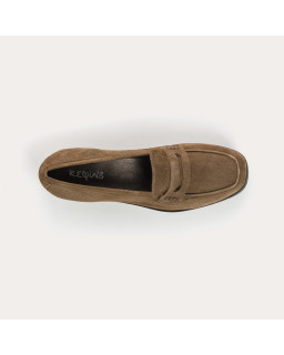 Velvet leather compensated loafers