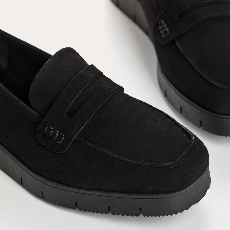 Velvet leather compensated loafers