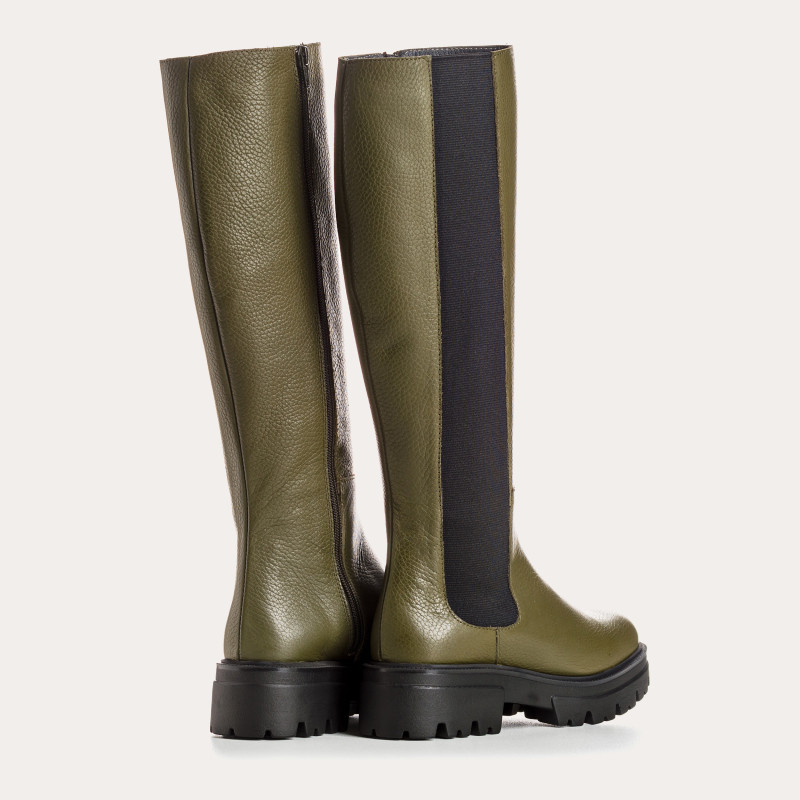 High grain leather boots with elastic and notched soles