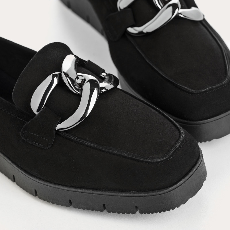 Mocassins compensés en cuir velours avec accessoires argentés