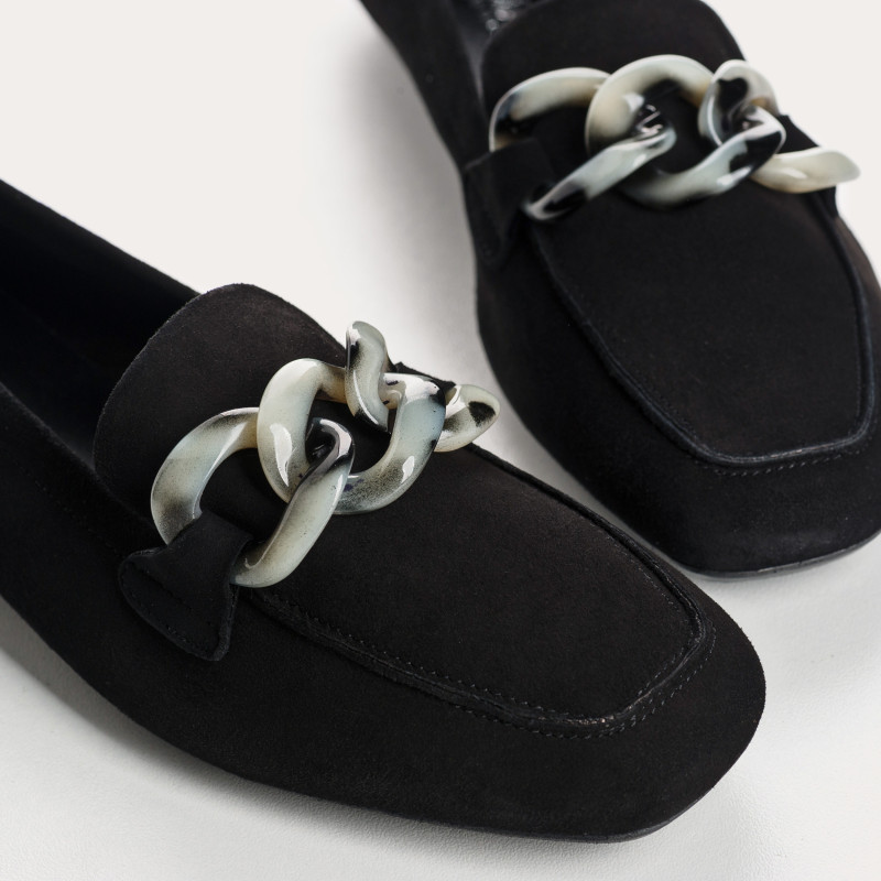 Velvet leather jewelry moccasins with gem chain