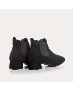 Chelsea boots in velvet leather with elastic