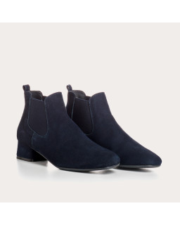 Chelsea boots in velvet leather with elastic