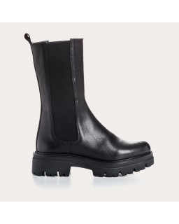 Grained leather boots with elastic thick soap