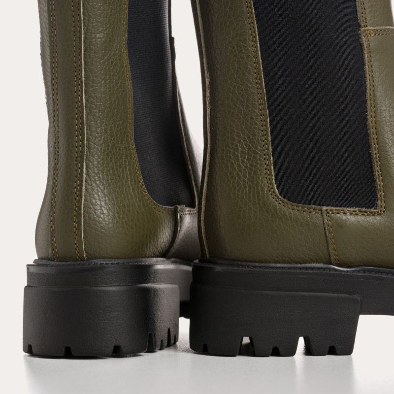 Grained leather boots with elastic thick soap