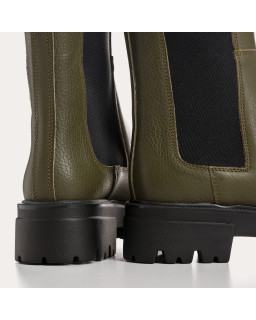 Grained leather boots with elastic thick soap