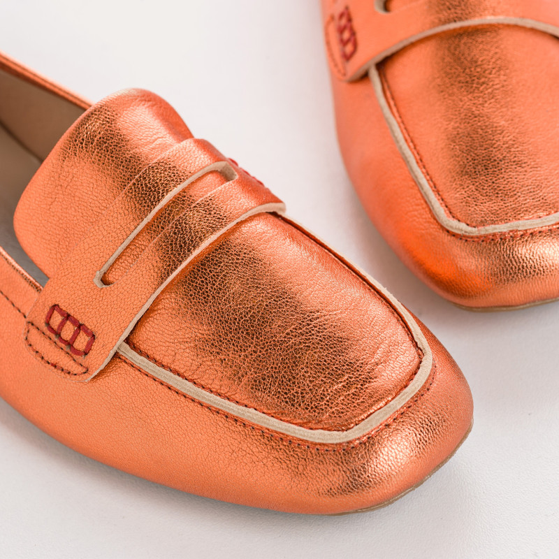 Mocassins collège en cuir métallisé avec bout carré