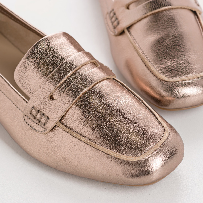 Mocassins collège en cuir métallisé avec bout carré