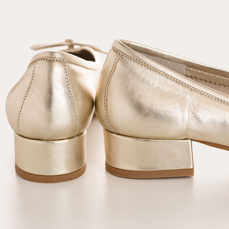 Ballerinas with leather heels