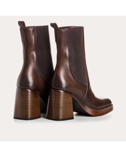 Boots Chelsea à talons hauts en cuir marron avec élastiques