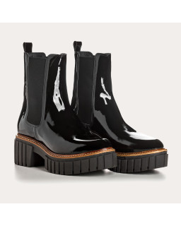 Boots Chelsea in black varnish with elastic