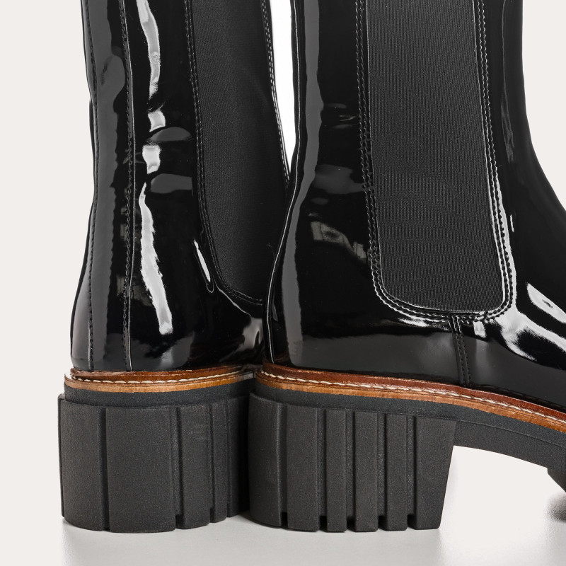 Boots Chelsea en vernis noir avec élastiques