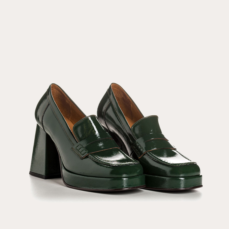 Sweet heeled leather moccasins grained