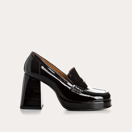 Sweet heeled leather moccasins grained