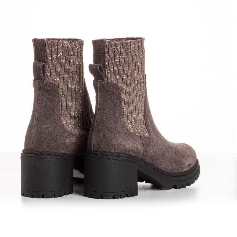 Boots Chelsea with velvet leather heel with elastic