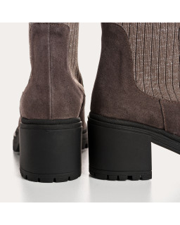 Boots Chelsea à talon en cuir velours avec élastiques