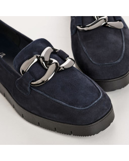 Velvet leather compensated loafers with silver accessories