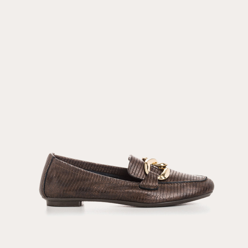 Mocassins marron en cuir embossé lézard avec bijou doré