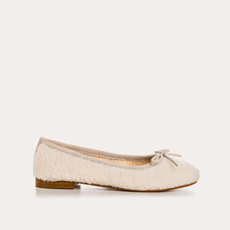 Leather ballerinas and imitation sheepskin fabric with rounded butt