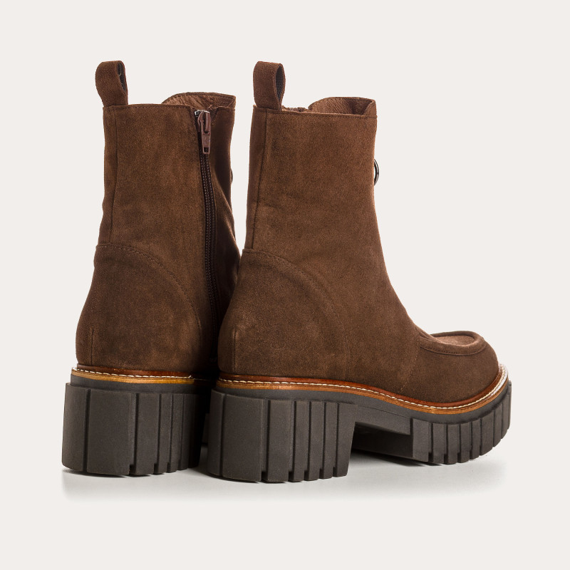 Boots Chelsea with velvet leather heels with zip and silver buckle