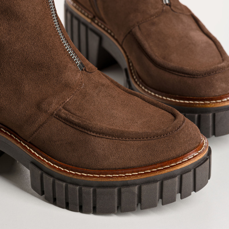 Boots Chelsea with velvet leather heels with zip and silver buckle