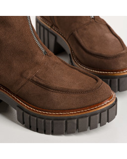 Boots Chelsea à talons en cuir velours avec zip et boucle argentée