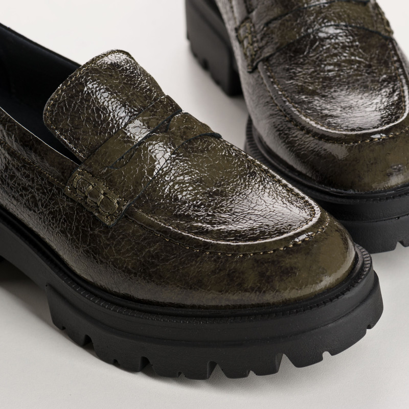Chunky moccasins in grained varnish leather