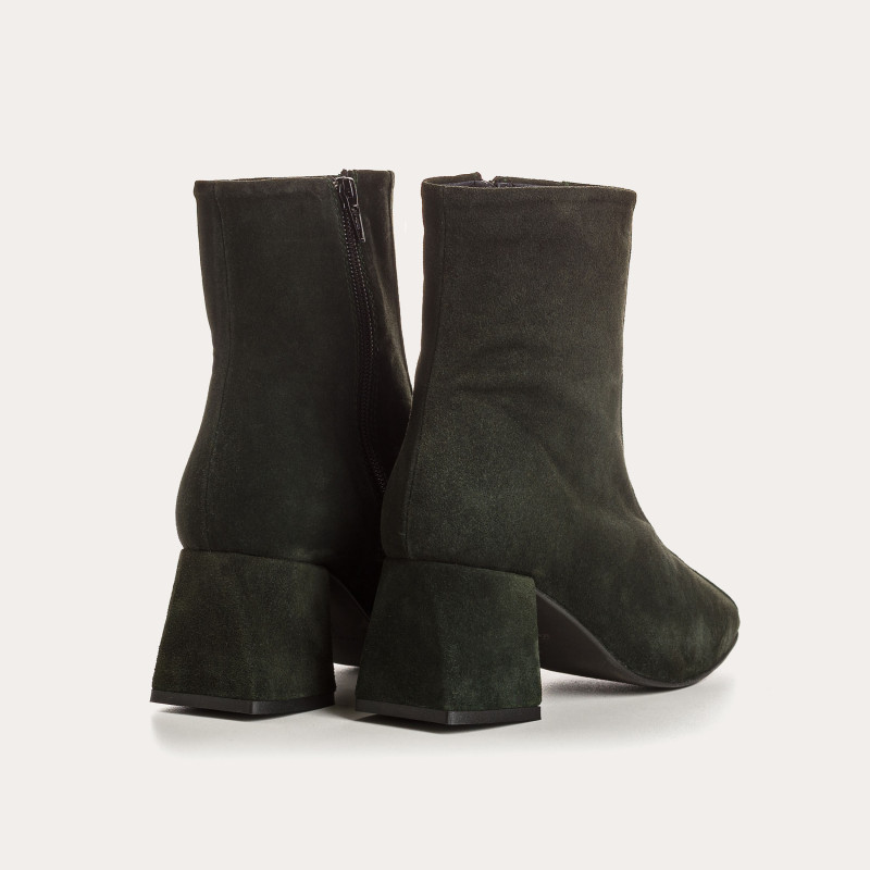 Bottines à talons en cuir velours