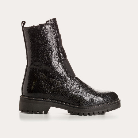 Chelsea boots in grained varnished leather with elastic