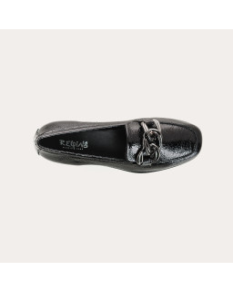 Small-heeled moccasins grained varnish leather with silver jewelry