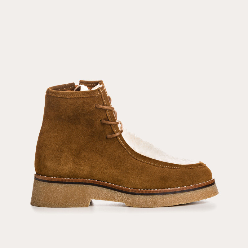 Boots en cuir velours et tissu teddy noisette à lacets