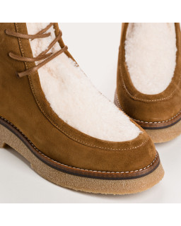 Boots en cuir velours et tissu teddy noisette à lacets