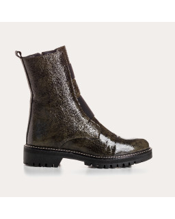 Chelsea boots in grained varnished leather with elastic