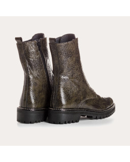 Chelsea boots in grained varnished leather with elastic