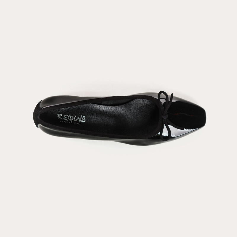 Ballerinas with polished leather heels