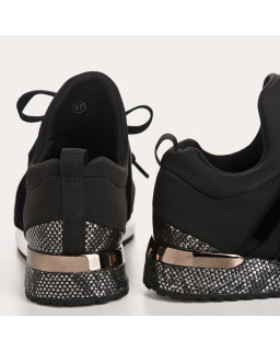 Black laces in lycra and velvet for women