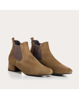 Chelsea boots in velvet leather with elastic