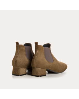 Chelsea boots in velvet leather with elastic