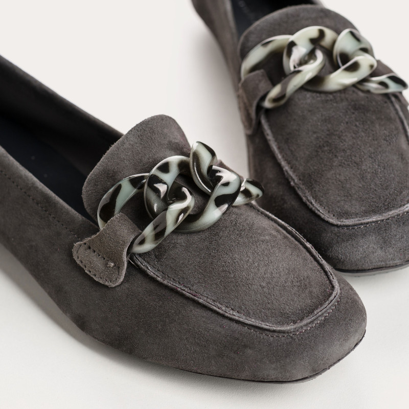 Velvet leather jewelry moccasins with gem chain