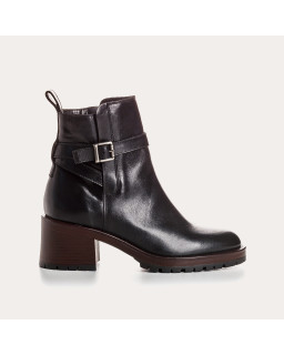 Black and red leather boots with golden buckle and inside zip