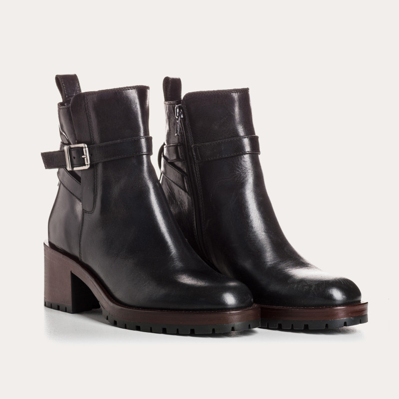 Black and red leather boots with golden buckle and inside zip