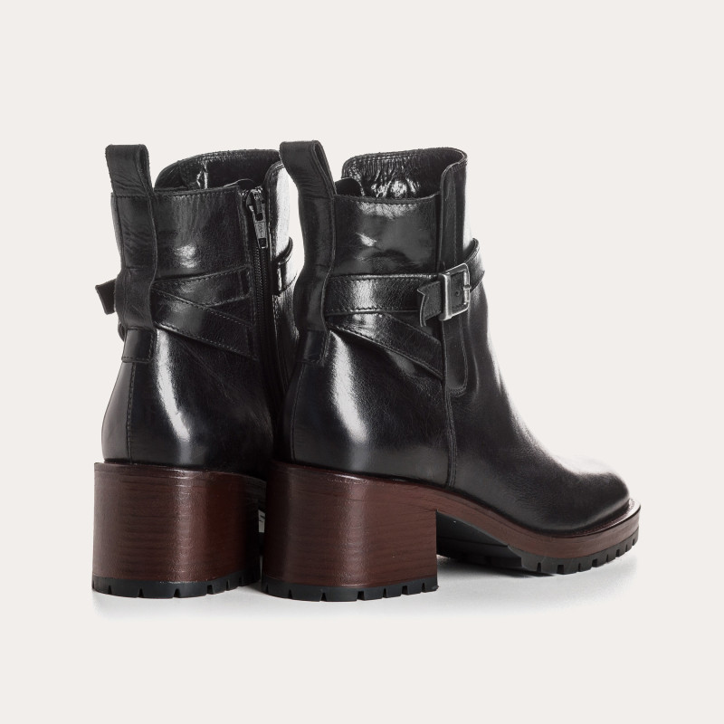 Black and red leather boots with golden buckle and inside zip