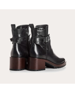 Black and red leather boots with golden buckle and inside zip