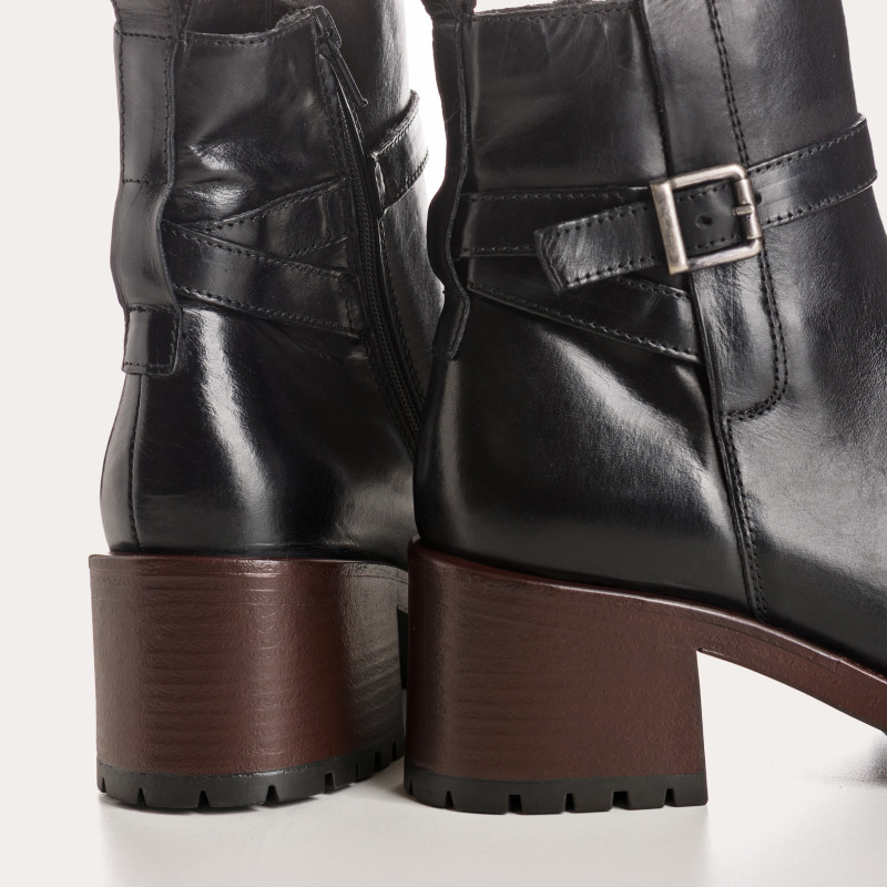 Black and red leather boots with golden buckle and inside zip