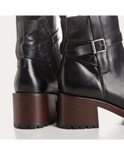 Black and red leather boots with golden buckle and inside zip