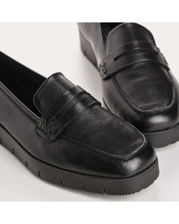 Black wedge moccasins in smooth leather